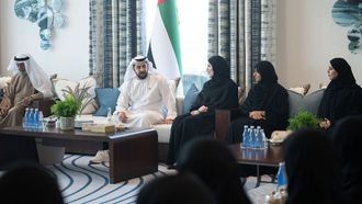حمدان بن زايد يلتقي كبار السن والمسؤولين