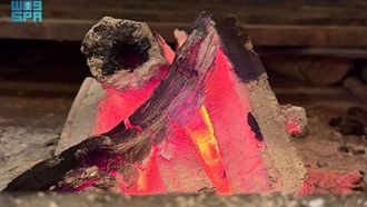 حطب مستورد يُدفئ القصيم في موجة البرد