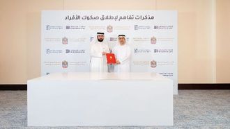 توقيع اتفاقية الصكوك الفردية الثالثة من قبل الوزارة