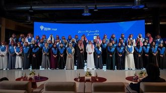 خريجو الدفعة الرابعة من القادة الواعدين