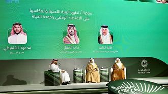 وزير الإسكان يستعرض الإنجازات والخطط