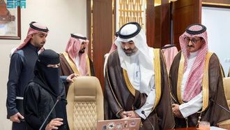 وزير يشيد بالفائزين في مسابقة هاكاثون نجران