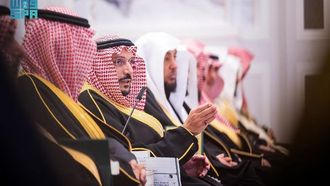 الأمير فيصل يستعرض برامج العلوم التطبيقية