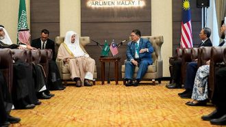 السعودية وماليزيا تناقشان العلاقات البرلمانية
