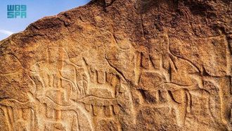 فن صخري في الطائف يكشف عن رموز بشرية قديمة