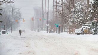 عاصفة شتوية تتسبب في حالات طوارئ