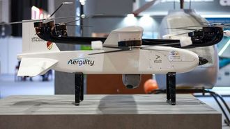 الكشف عن طائرتي الراشد والطرش بدون طيار ذات الإقلاع والهبوط العمودي