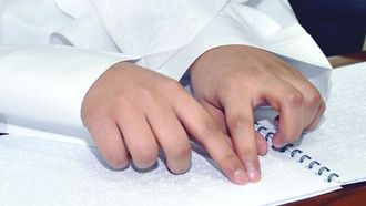 يساهم طباعة المناهج الدراسية بطريقة برايل في توسيع نطاق الوصول