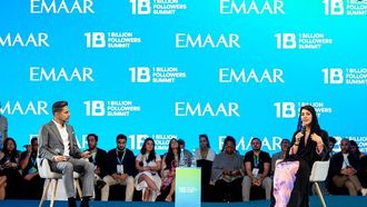 يحوّل المبدعون الانتباه إلى فعل