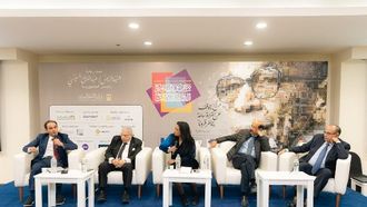 مركز أبوظبي يناقش الثقافة وبناء الأمة