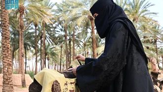 دلال الجهني تلهم بتصاميم العلا