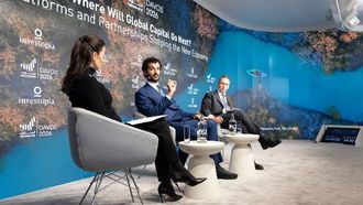 تدفقات رأس المال العالمية في مؤتمر إنفستوبيا دافوس بالإمارات العربية المتحدة