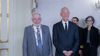 البرتغال تُكرم حاكم الشارقة بقلادة فخمة