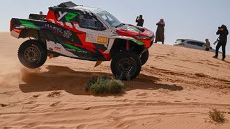 يزيد الراجحي يتصدر المرحلة الأولى من رالي باها