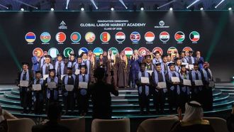 وزير الموارد البشرية في حفل تخرج أكاديمية العمل