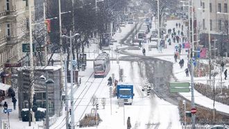 عواصف شمال أوروبا تعطل حركة النقل