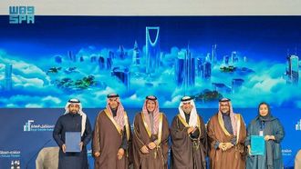 سجل العقارات يطلق بوابة إلكترونية ويوقع 10 اتفاقيات