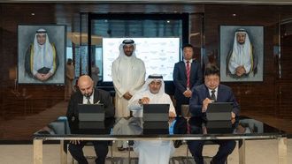 مذكرة تفاهم بشأن مراكز البيانات في الشارقة مع شركة داتا كانفاس