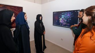 سكة دبي تسلط الضوء على المواهب الفنية