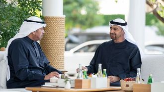 رئيس دولة الإمارات العربية المتحدة يرحب بوزير الدفاع الكويتي