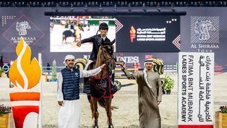 تألق فرسان الإمارات في بطولة الشراع للقفز الاستعراضي