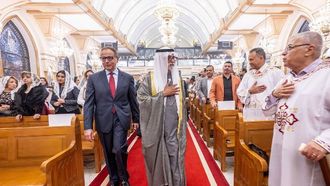 وزير إماراتي يحضر احتفالات عيد الميلاد في أبوظبي