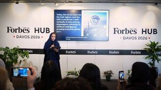 مشاركة المرأة الإماراتية الاقتصادية في دافوس