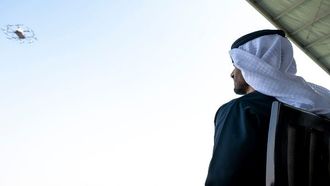 معرض UMEX SIMTEX 2026: زايد يشاهد عروض الطائرات بدون طيار