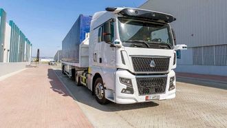 تجربة قيادة الشاحنات ذاتية القيادة في أبوظبي