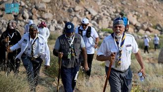 المشي لمسافات طويلة في السياحة البيئية يعزز الصحة في الجموم