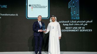 تكريم الفائزين بجوائز التكنولوجيا الحكومية في القمة