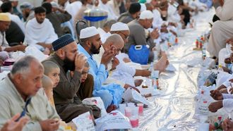 Iftar At Grand Mosque Unites Faiths