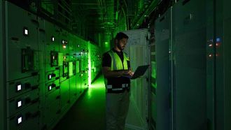 خزنا نيكس أوبس تعزز العمليات الجاهزة للذكاء الاصطناعي