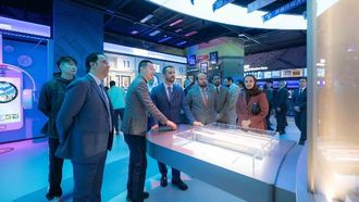 سلطان القاسمي يزور استاد شنغهاي