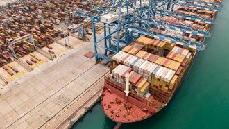 موانئ أبوظبي تحافظ على استمرارية العمليات