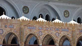Grand Mosque Domes: Tradition Meets Modern