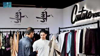 فوانيس رمضان تجذب الحشود في مكة المكرمة