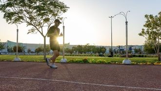 المشي في رمضان يعزز الصحة في القصيم