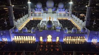 مسجد الشيخ زايد يرحب بالضيوف في شهر رمضان