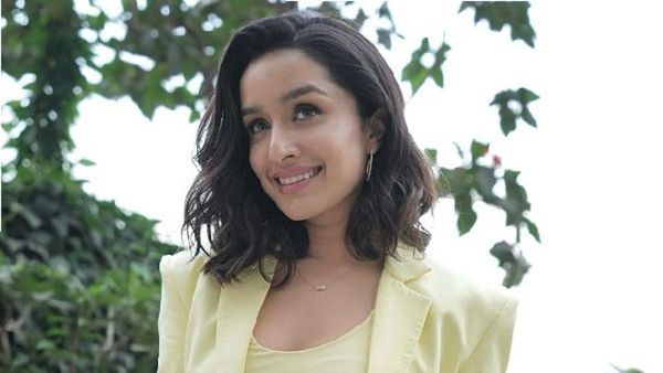Shraddha's 90's Character Post Charms Fans Shraddha's 90's Character Post Charms Fans