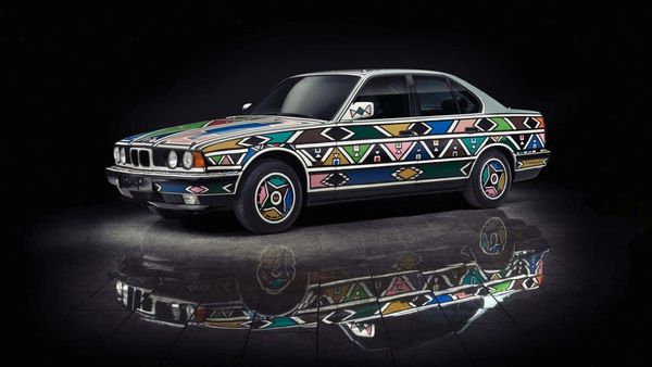 Art and Tech Merge in BMW i5 Flow NOSTOKANA
