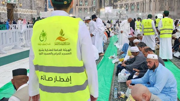 Iftar Activity Peaks at Grand Mosque