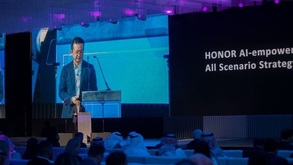 HONOR Magic6 Pro                 AI Boost