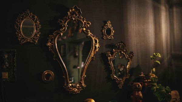 UAE s Top Antique Furniture Spots