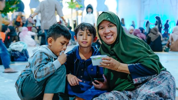 12K Daily Iftar Meals at Sheikh Zayed Mosque