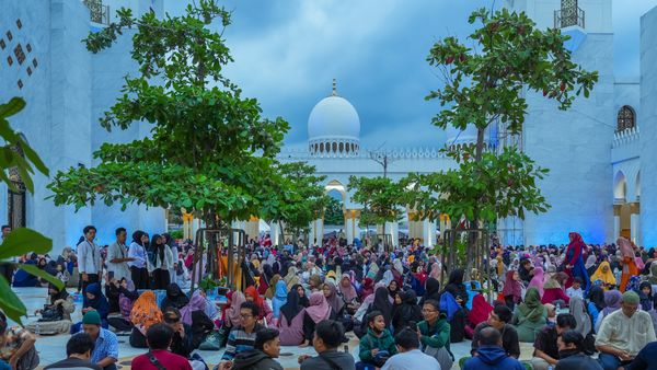 12K Daily Iftar Meals at Sheikh Zayed Mosque