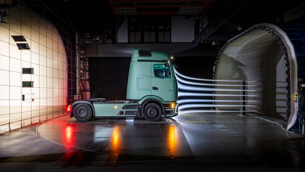 New Actros L Truck: Efficiency Redefined