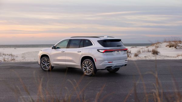 2025 Buick Enclave: Luxury & Tech