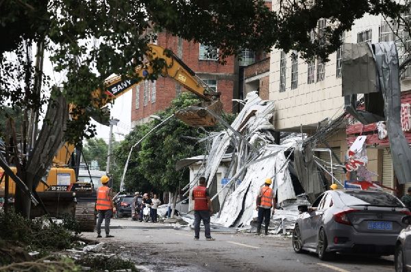 Guangzhou Tornado: Deaths & Damage Guangzhou Tornado: Deaths & Damage