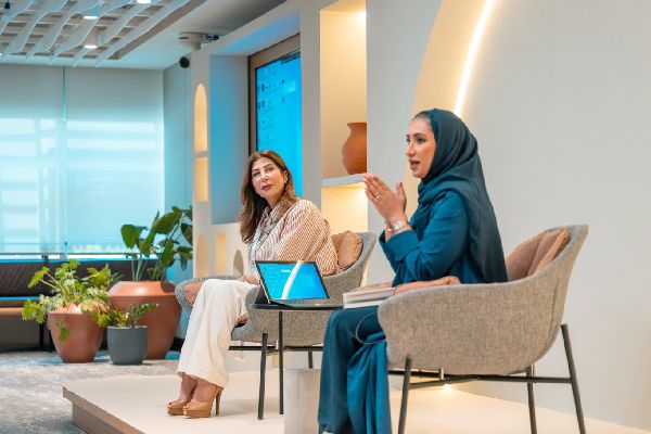 Students from Arab Media Colleges Visit Dubai Press Club